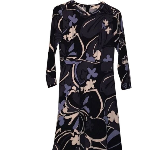 LOFT Dresses & Skirts - LOFT Paint Floral Flare Dress, size 0,
Poly/spandex, on-seam pockets